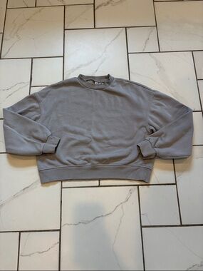 Divided H & M Women’s Crewneck Cropped Sweatshirt - Light Gray, size XS